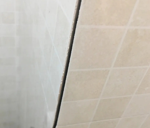 麦盖提瓷砖空鼓维修公司分享阳台瓷砖脱落的修复过程可以分为以下几个步骤